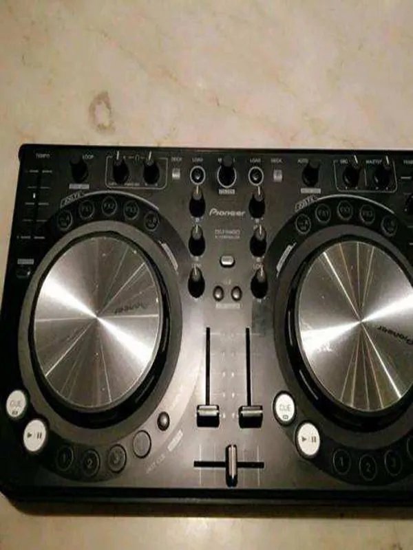 音频技术中的“听湿录干”指的是什么？