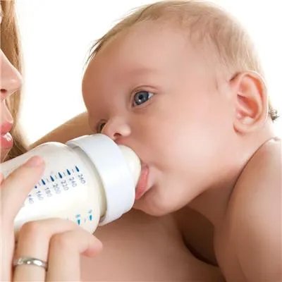 新生儿老吐奶怎么回事