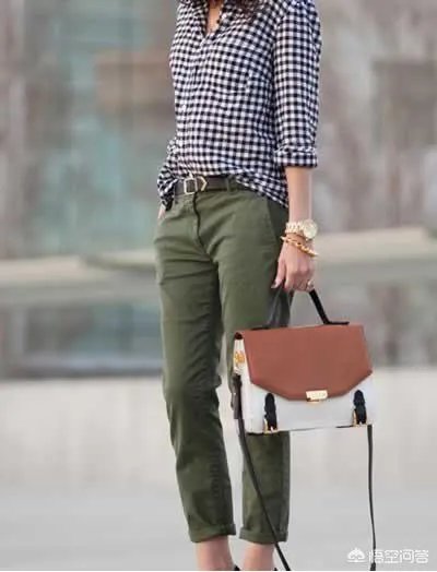 工装裤怎么搭配上衣？
