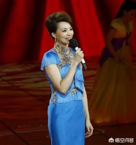 如何评价董卿的长相?