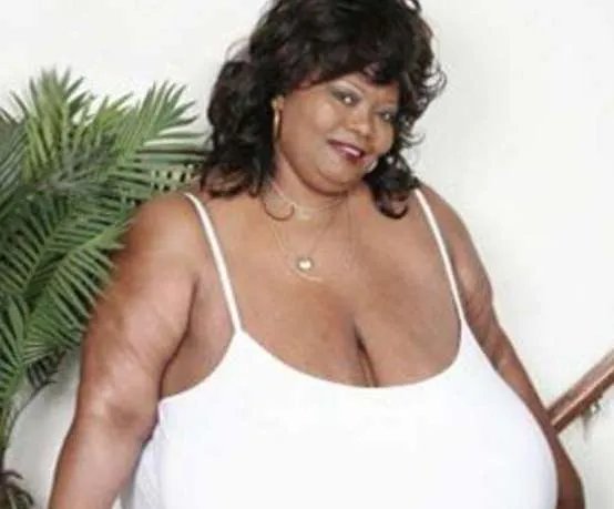 世界上最大的胸 罩杯为102ZZZ，重77斤，堪比两个大西瓜