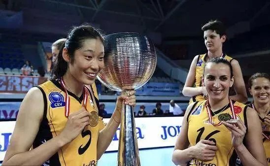 如果朱婷下赛季将回国落户天津参加排超联赛，与李莹盈双剑合璧，对此你期待吗？