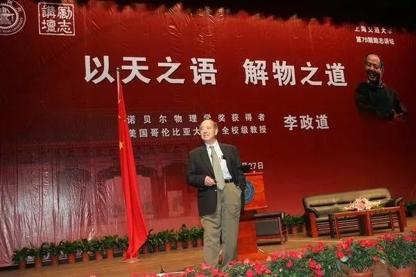 杨振宁与李政道同时获得诺贝尔奖，为什么杨振宁的关注度这么高？