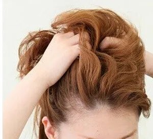 沙宣发型怎么扎起来,要最简单的