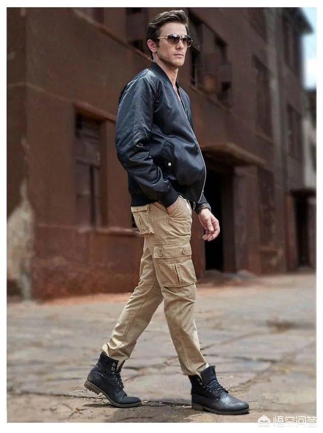 工装裤怎么搭配上衣？