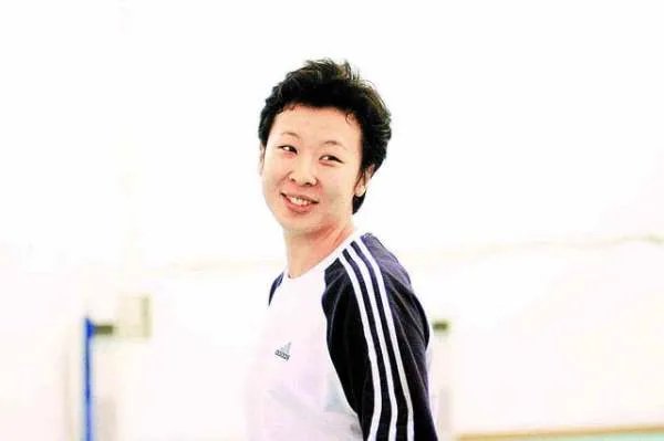 前女排队长冯坤近况？