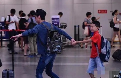 何炅和赵丽颖的关系好吗?