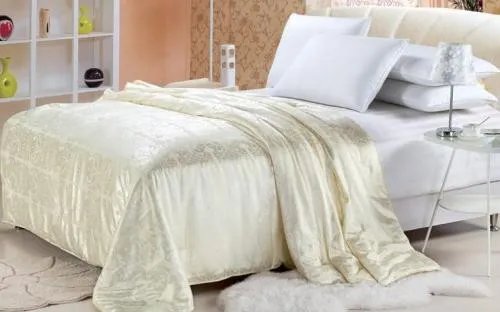 蚕丝被怎么保养方法