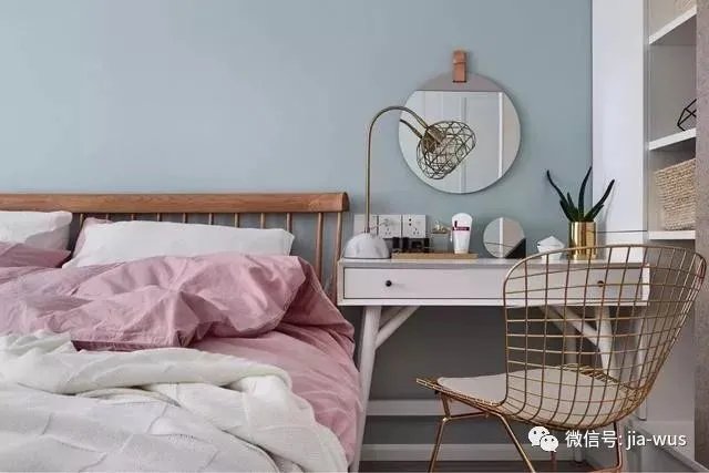 卧室梳妆台应该怎么放?这几点告诉你