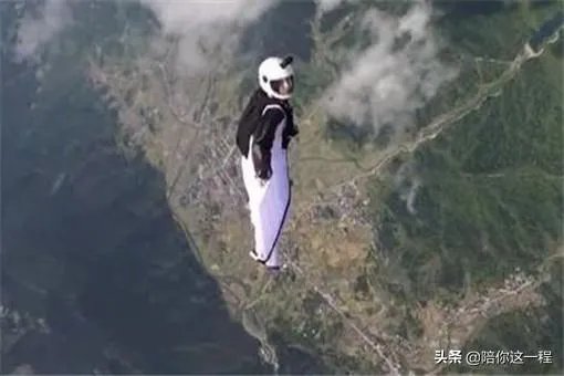 翼装飞行女大学生去世，有人表示敬佩有人说她自私，你怎么看？