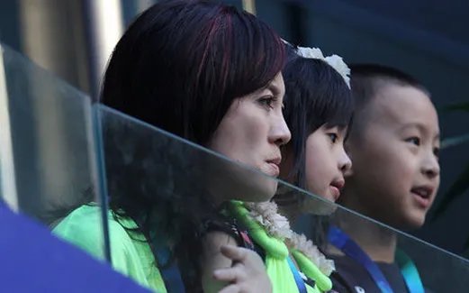 许戈辉女儿积极参与公益活动 许戈辉离开央视的惊人内幕