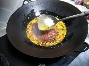 重庆火锅底料的做法是怎样的？