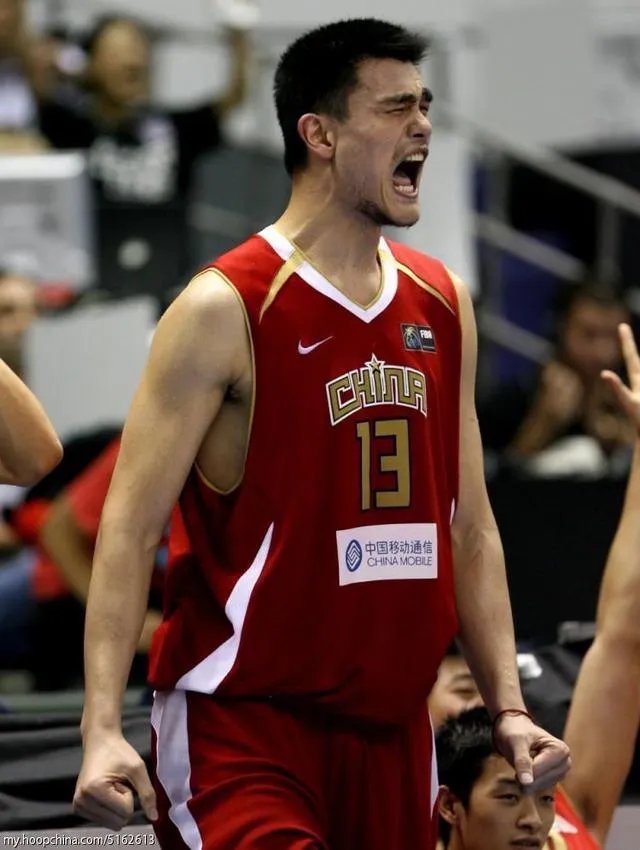 姚明入选名人堂，他在NBA历史上能排第几？