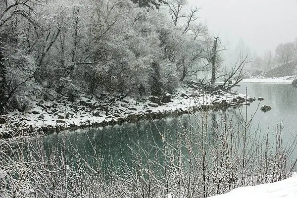 男人梦见大雪纷飞预示什么 男人梦见大雪纷飞好不好