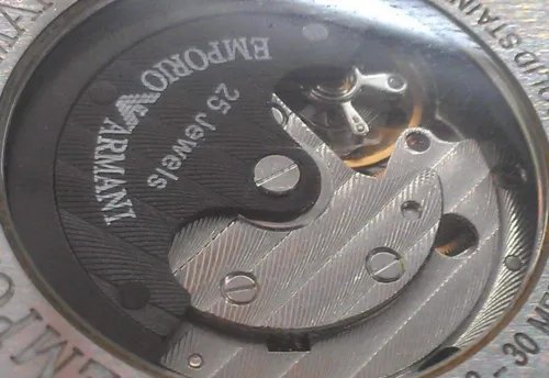 阿玛尼手表正品价格 如何判断买的阿玛尼手表是正品