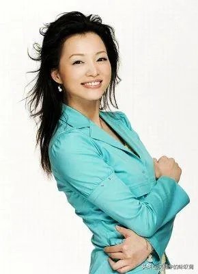 如何评价董卿的长相?