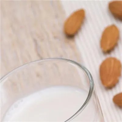 晚上睡前喝牛奶好不好