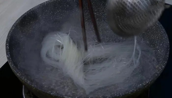 云南过桥米线的做法 怎样做正宗的过桥米线