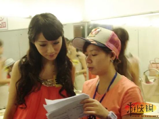 WCG GIRL登陆湖北卫视《超级星秀场》后台花絮