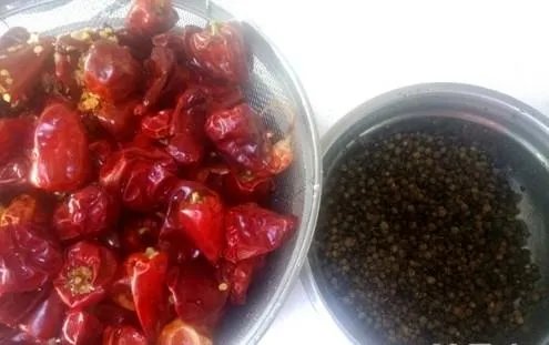 重庆火锅底料的做法是怎样的？