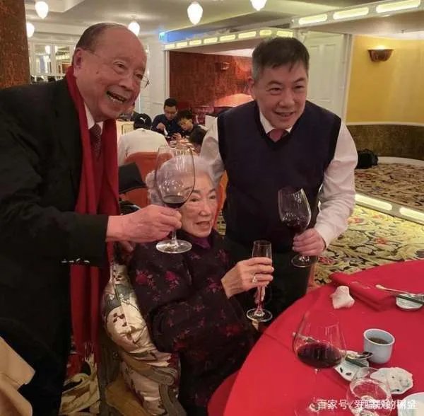 林建岳为93岁母亲庆生,后者曾一句话葬送王祖贤事业。是什么话呢?