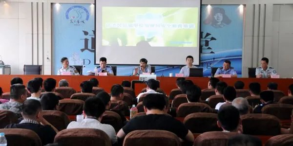 工程车真的能碾轧电瓶车？