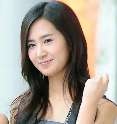 知性发型：知性潮女的长发气质发型