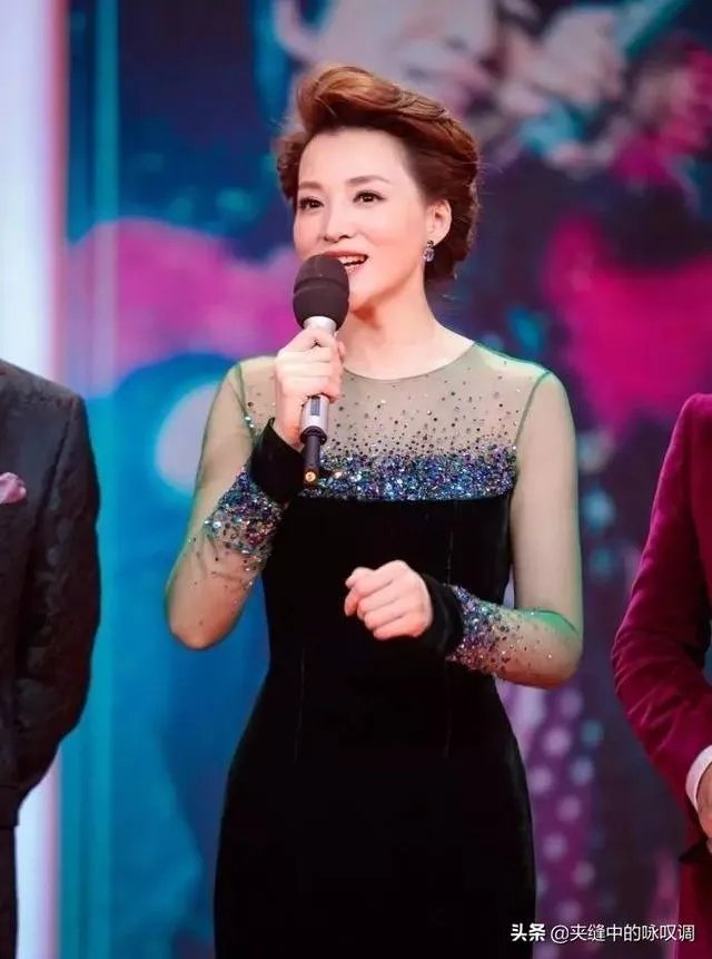 如何评价董卿的长相?