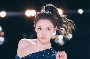 姜贞羽恋情疑似曝光，被拍到与其亲密的男子是谁？