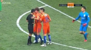 山东鲁能0:2输给贵州，戴琳在比赛中又暴怒质问裁判，大家怎么看戴琳的问题？