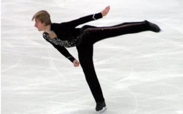 描写滑冰动作的优美段落怎么写?