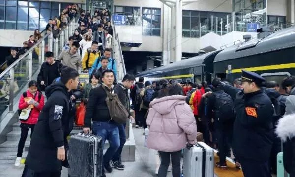 最赚钱的高铁也亏了!国铁集团上半年净利润亏损804亿元,钱花哪里去了?