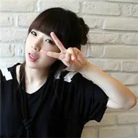 经常被人做成头像的网络女红人 除了张依依 还有谁？如果顺便就连名字带图片发给我呗、 真的紧急需要