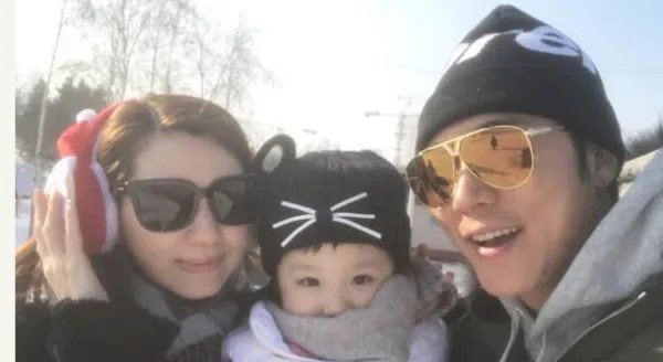 洪欣张丹峰差几岁两人为何会结婚?