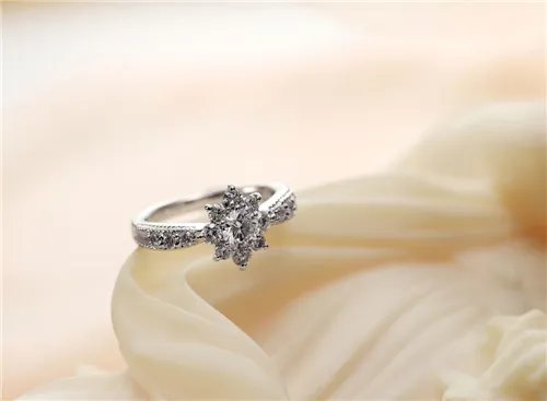 黄金钻戒哪种好 新人应该如何选择