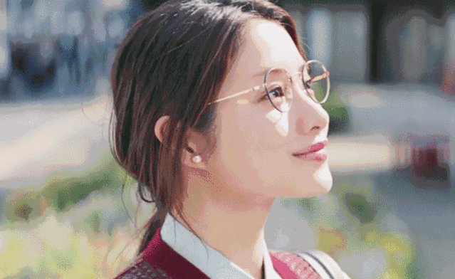 圆脸适合什么形状的眼镜框架？