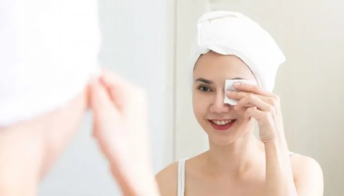 使用卸妆水好还是卸妆油好 卸妆水和卸妆油哪个好