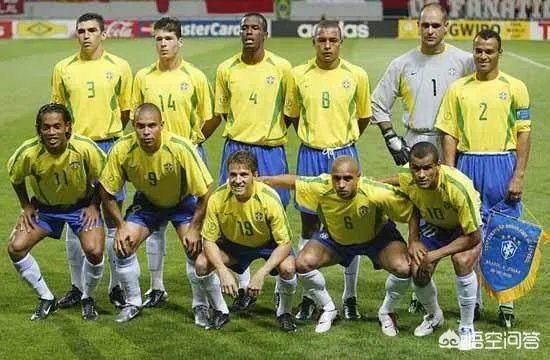 内马尔和巅峰时期的罗比尼奥谁厉害？