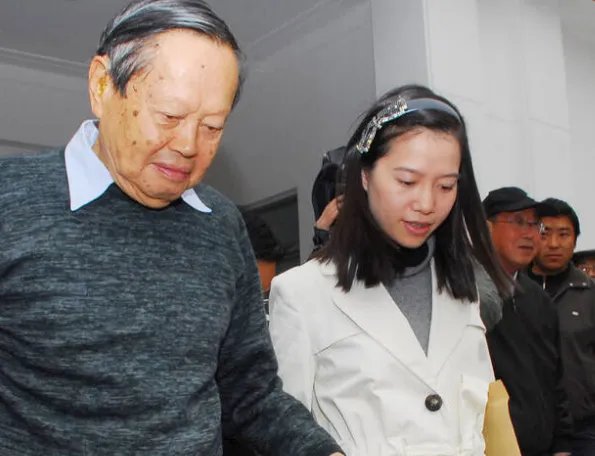 翁帆为什么要嫁给杨振宁