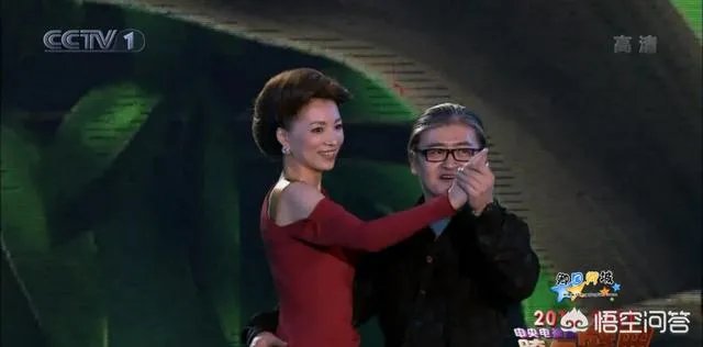 如何评价董卿的长相?