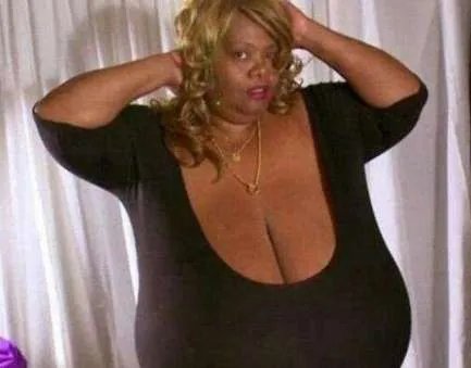 世界上最大的胸 罩杯为102ZZZ，重77斤，堪比两个大西瓜