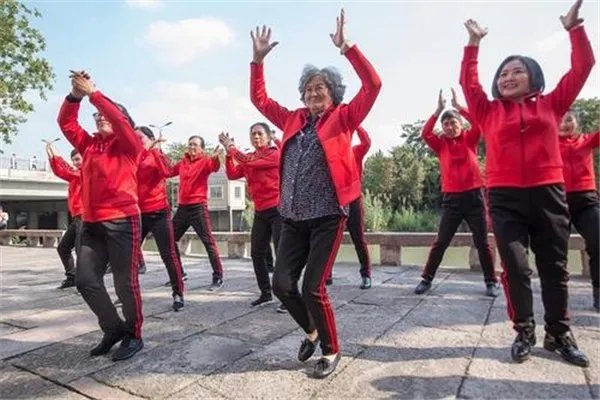 小区居民放大悲咒对抗广场舞，效果如何？