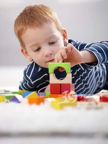 男童误食水宝宝致肠穿孔 六种危险玩具要远离