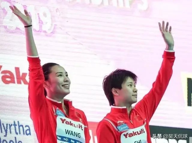 光州游泳世锦赛-正在泳池训练的孙杨听到场馆响起国歌声，接下来发生了什么事情？