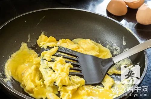 不粘锅有划痕有毒吗