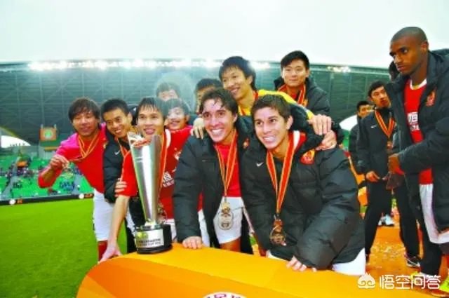 上海申花和广州恒大都是在什么时候获得3座超级杯冠军的？