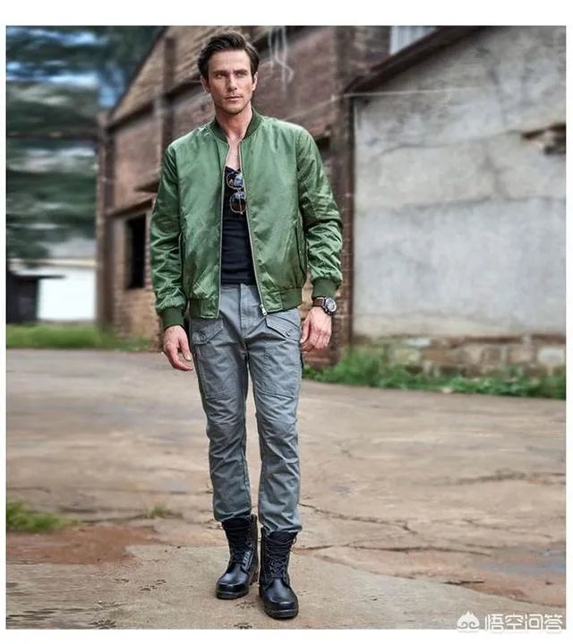 工装裤怎么搭配上衣？