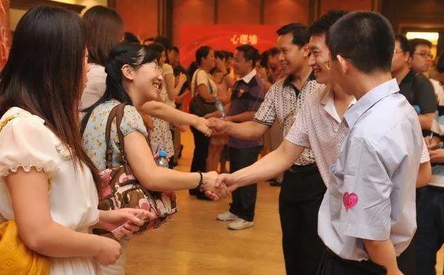 网曝李小璐被妈妈安排相亲,这波操作你怎么看?