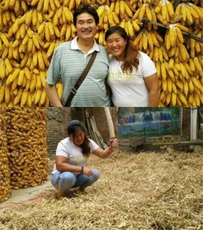 大衣哥搂妻子合影 笑容满面喜迎大丰收