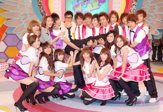 黑涩会美眉瑶瑶